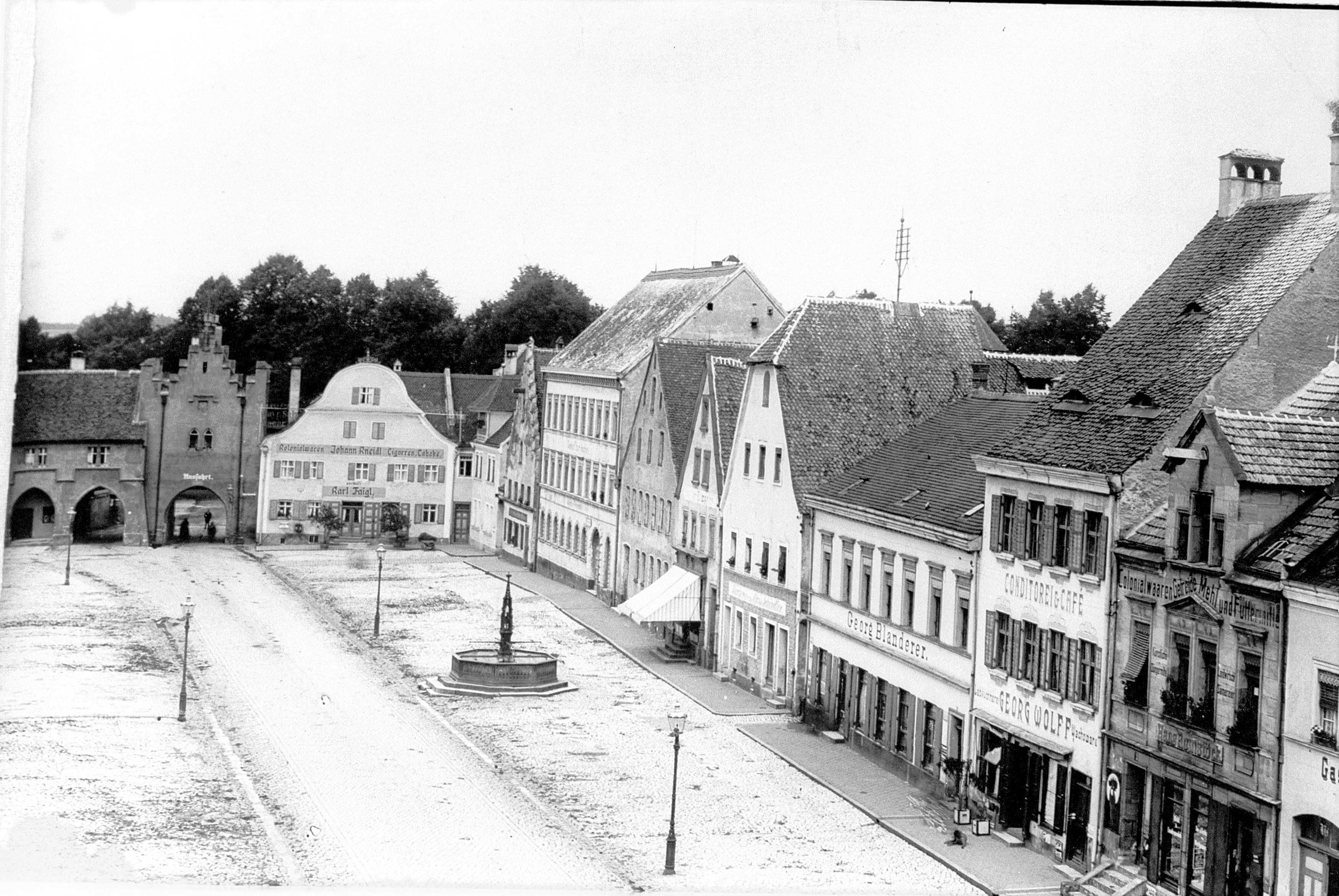 130 Unterer Markt mit Unteren Tor